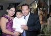 02012012 RICARDO  Ramírez Bautista y Giselle Cortés Fraire con su hijito Ricardo.