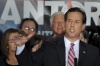 El ex senador y precandidato a la presidencia estadounidense Rick Santorum habla con sus seguidores.