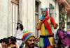 Los arlequines son otros de los personajes más comunes que desfilan el Día de los Reyes Magos en la Habana.