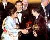 Ya considerado uno de los mejores futbolistas de la historia con apenas 24 años, el argentino Lionel Messi extendió su reinado mundial al llevarse, sin sorpresas, el Balón de Oro al mejor jugador del planeta por tercer año consecutivo.