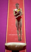 La gimnasta guatemalteca Ana Sofía Gómez, muestra su flexibilidad durante su ejercicio de suelo.