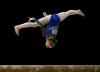 La gimnasta mexicana Elsa García Rodríguez Blancas, demostró sus habilidades en la barra de equilibrio.