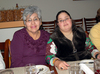 12012012 LAURA  Juárez y Rosario Mendoza, en reciente evento social.