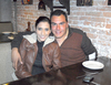 14012012 ALEJANDRO  y Salma, al momento de disfrutar en su restaurante favorito.