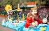 Una carroza colorida del estado indio de Goa recorrió las calles deleitando a los presentes