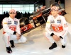 El MP4-27, que luce el color plateado habitual en los McLaren de los últimos años, es una evolución del monoplaza con el que el año pasado la escudería se impuso en seis carreras del Mundial y terminó segunda tanto en la competición individual como de constructores.
