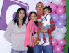 01022012 DANY  de Anda acompañado en su fiesta de cuatro años de edad por sus abuelos Patricia y Jorge de Anda.