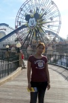 Yazmín Balderas Jiménez de paseo en Disneylandia.
