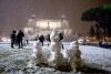 Romanos y turistas han aprovechado la nieve para obtener inusuales fotografías de los principales atractivos de Roma.