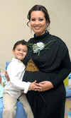 04022012 EMILIANO  López Alvarado en brazos de su mamá Mirna.