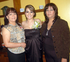 08022012 GERARDA  y María Elena junto a la futura esposa, Julieta Arriaga.