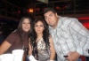 Brenda Estrada Muñoz en su cumpleaños junto a su esposo y amiga.