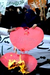 Seguidores del partido religioso Jamiat Ulema-e-Islam protestaron contra la festividad de San Valentín.