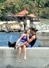 Parejas acudieron al Malecón Harnero de La Haban, Cuba a celebrar el Día de San Valentín.