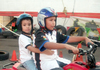 14022012 FERNANDO  y André Reed Ramos disfrutaron de un divertido recorrido en moto.