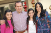 30122011 Banchis, Toto y Bárbara.  Banchis de la Garza de González junto a sus hijos: Tolano, Blanca Sonia, Beto, Nenabel y Laura.
