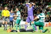 Un errático Oribe, no pudo conectar un pase filtrado, por lo que dejó escabullir una gran ocasión. El 'Cepillo' fue bien controlado por Mier, quien utilizó en varias jugadas las manos, para poder contener al lagunero.