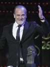 La actriz palentina Elena Anaya tras recibir el Goya a la mejor actriz por su papel de Vera Cruz en 'La piel que habito', de Pedro Almodóvar.