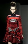 Mary Katrantzou presentó su colección Otoño/Invierno 2012.