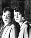 Eloísa y Elisa Martínez Moreno en una fotografía tomada en los años treinta.