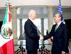 El presidente Felipe Calderón exigió  al vicepresidente de Estados Unidos Joseph Biden, más acciones de su país para detener el tráfico de armas a México durante su visita al país.