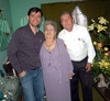 05032012 SRA. MARCELINA  Reyes celebró su cumpleaños 85 junto a Antonio Silva y Ricardo Martínez.