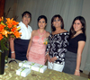 10032012 LA FUTURA  novia junto a las anfitrionas de la fiesta, su mamá Irma de Leyva, Elva de Aguilar y Leslie Aguilar.