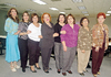 11032012 SOCIAS  del Club La Rosa junto a la presidenta de la Federación de Clubes de Jardinería de Coahuila, Sra. Tita Mijares.