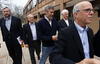 George Clooney habla con la prensa después de dejar el Departamento de Policía Metropolitana de Washington después de su detención frente a la embajada de Sudán.