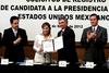 Ante el presidente del IFE, Leonardo Valdés Zurita, Vázquez Mota entregó la documentación que la formaliza como candidata presidencial de Acción Nacional.