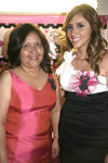 21032012 YVONNE  Osorio de Quiñones junto a la anfitriona de su fiesta de regalos para bebé, María Magdalena Chávez Navarro.