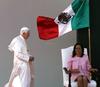 Benedicto XVI aseguró sentirse feliz de visitar México, agradeció el afecto y fidelidad del pueblo mexicano y agradeció a Felipe Calderón su bienvenida.