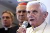 El papa Benedicto XVI aseguró que rezará por quienes sufren a causa de antiguas y nuevas rivalidades, resentimientos y formas de violencia en México.