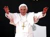El papa Benedicto XVI aseguró que rezará por quienes sufren a causa de antiguas y nuevas rivalidades, resentimientos y formas de violencia en México.