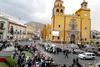 Un millón de mexicanos acompañaron en las vallas a Benedicto XVI, durante sus recorridos de en Papamóvil, en Guanajuato capital y León, indicó el vocero del Vaticano, Federico Lombardi.