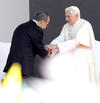 El Papa Benedicto XVI partió a Cuba tras concluir una visita a México con un llamado a su pueblo a no dejarse amedrentar por "el mal" y a fortalecer sus raíces cristianas.