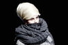 Una modelo desfila con una creación otoño-invierno 2012 de la firma china OudiFu durante la Semana de la Moda de China.