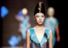 La firma china OudiFu presentó diseños exóticos de la colección otoño-invierno 2012 de durante la Semana de la Moda de China.