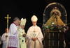 El Papa Benedicto XVI (c) oficia una eucaristía en la plaza "Antonio Maceo" de Santiago de Cuba.