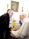 El encuentro entre el papa Ratzinger y Castro se produjo en la Nunciatura Apostólica (embajada de la Santa Sede) tras la misa que ofició el Pontífice en la plaza de la Revolución.