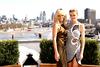 Brooklyn Decker lució sonriente durante la rueda de prensa en Londres.