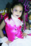 26032012 COMO  toda una princesa lució Valeria Azeneth Reyes Campos en su fiesta de cinco años de edad.