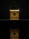 La torre de la alcaldía en el centro histórico de Praga apagó sus luces.