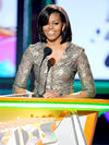 Taylor Swift recibió el premio "Gran ayuda" de manos de la primera dama de Estados Unidos, Michelle Obama, por su labor altruista durante el 2011.