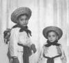 MARÍ­A  García de Jáquez (f) y Jesús Jáquez Romo (f) con sus hijas en una fotografía de enero de 1963.