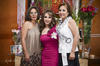 01042012 ÉRIKA  Sandoval Juárez, en su despedida de soltera acompañada por su futura suegra Mónica Sosa Mercado y su mamá Irma Juárez de Sandoval.