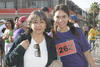 01042012 JUDITH  Wong con su hija Karla Wong.