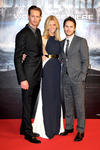 Alexander Skarsgard llegó elegante al estreno de su nuevo filme.