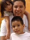 04042012 ADOLFO  Vargas con sus hijos Ana Regina y Diego.