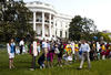 El presidente Barack Obama cumplió con la tradición anual de la Carrera del Huevo de Pascua en los jardines de la Casa Blanca.